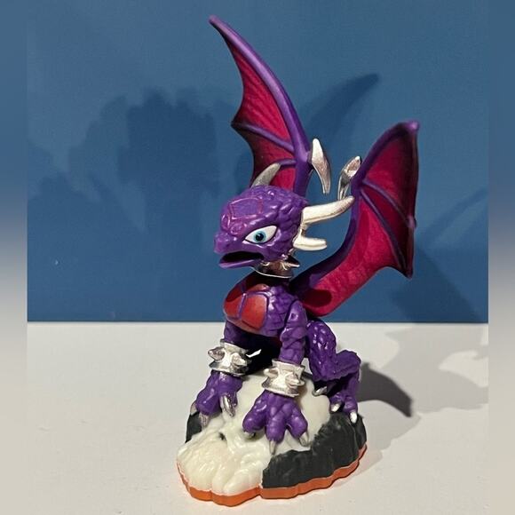 Skylanders Cynder Figure - Skylanders Gaints - Series 2 - Picture 3 of 7
